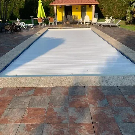 Bimba, Con Piscina Y Barbacoa