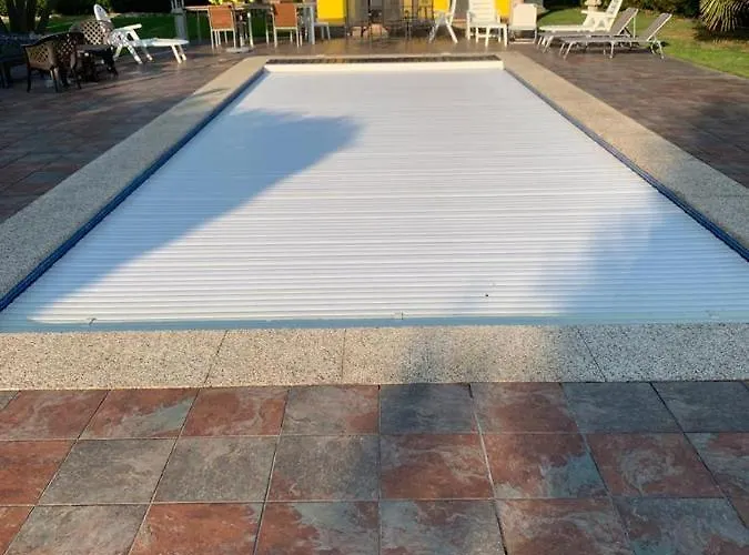 Bimba, Con Piscina Y Barbacoa